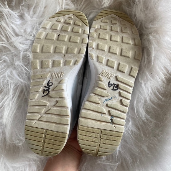 Women’s Nike Air Max Thea Size: 7.5 - Picture 7 of 8